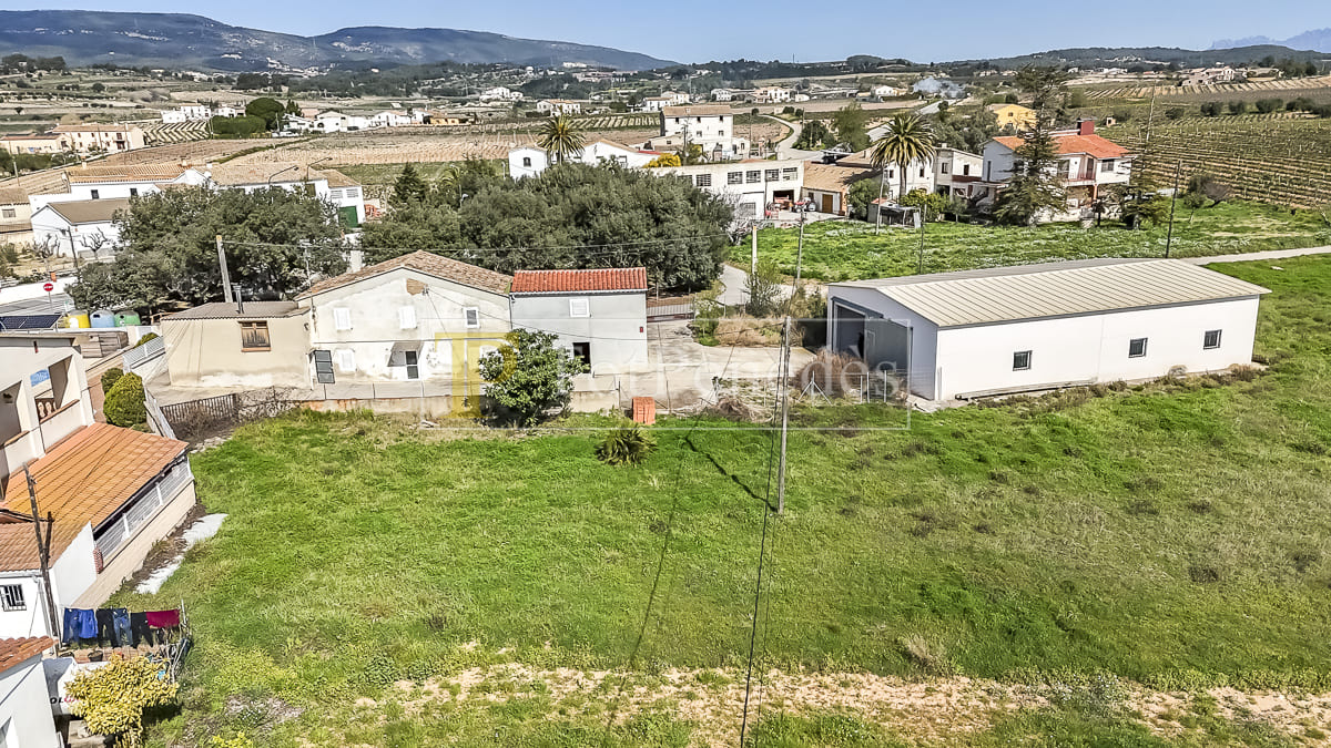 Casa amb terreny a la rovira roja