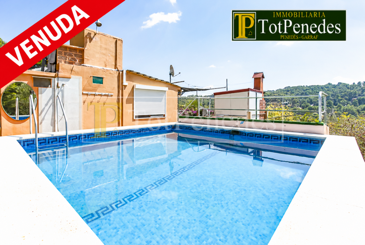 Petit xalet amb piscina en venda a Piera