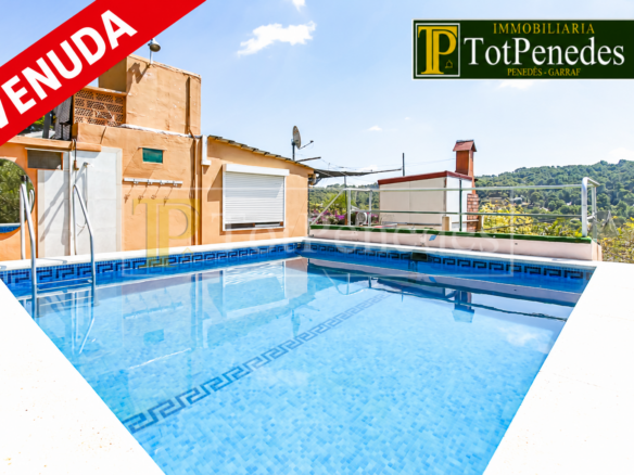 Petit xalet amb piscina en venda a Piera